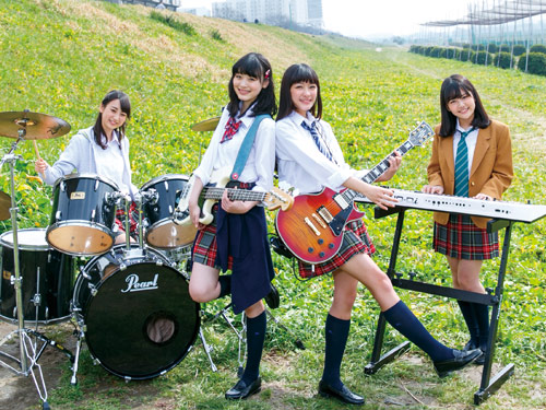 現役女子高生バンドで９月にメジャーデビューが決まった「Ｌｅ　Ｌｉｅｎ」（左から）Ｈｉｋａｒｉ、Ｋａｒｉｎ、Ｓｈｉｏｎｅ、Ｍｉｎａｍｉ