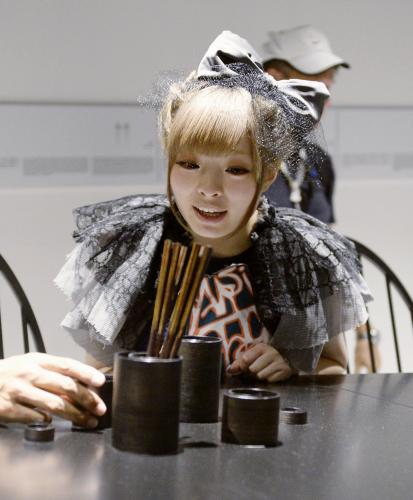 【画像・写真】きゃりぱみゅが日本館を見学「分かりやすく面白い」