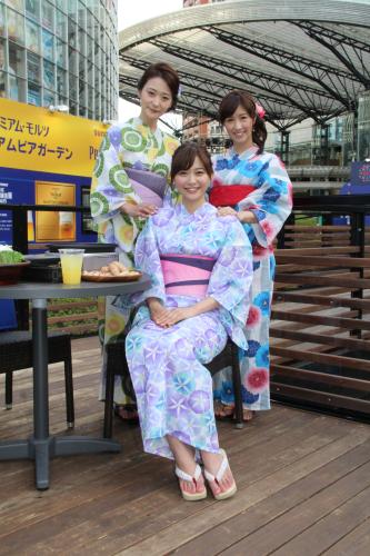 浴衣姿で盛り上げた（左から）森葉子アナ、久冨慶子アナ、宇佐美佑果アナ