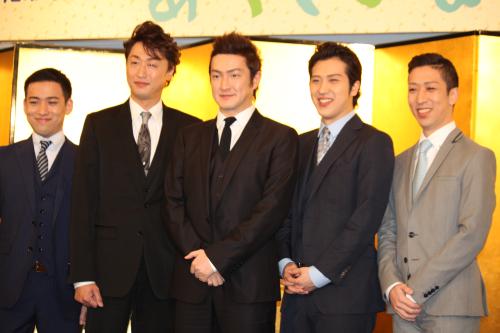 新作歌舞伎「あらしのよるに」製作発表に出席した（左から）中村萬太郎、市川月乃助、中村獅童、尾上松也、中村梅枝