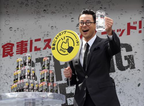 【画像・写真】鈴木浩介　氷ジョッキに興奮「冷え方が全然違う。凄い！」