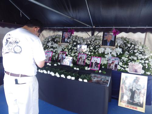 【画像・写真】「トラック野郎」文太さん、キンキンしのびデコトラ６４０台集結