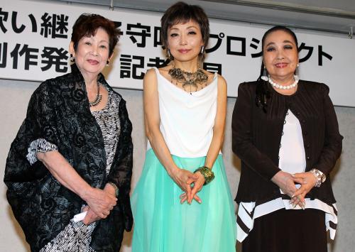 （左から）日本子守唄協会の西舘好子理事長、クミコ、湯川れい子さん