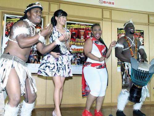 【画像・写真】こじるり　アフリカ男性ってたくましい「女は守ってもらうに尽きる」