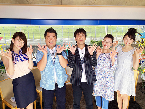テレビ東京「絶景ハウマッチ！？」に出演する（左から）秋元玲奈アナウンサー、「ブラックマヨネーズ」の小杉竜一、吉田敬、柴田理恵、おのののか
