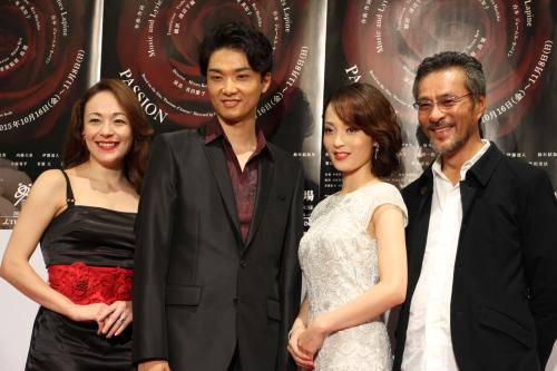 ミュージカル「パッション」製作発表に出席した（左から）シルビア・グラブ、井上芳雄、和音美桜、福井貴一