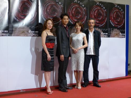 ミュージカル「パッション」の製作発表会見に出席した、左から、シルビア・グラブ、井上芳雄、和音美桜、福井貴一