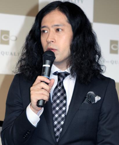 「日本を纏う展」の記者発表に出席した又吉直樹