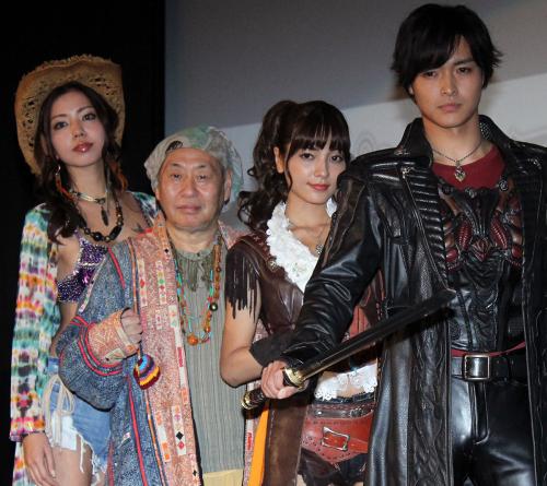 【画像・写真】泉谷しげる　ギター持って暴れるアクションにグチ「まあ、ひどい現場」