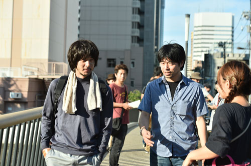 「おかしの家」の撮影に臨むオダギリジョー（左）と石井裕也監督