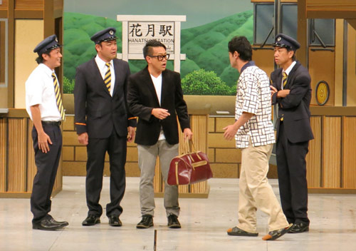 たむらけんじ（左から２人目）の月イチ公演にゲスト出演した宮川大輔（同３人目）