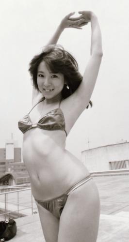 １９８１年、水着でポーズをとる川島なお美さん