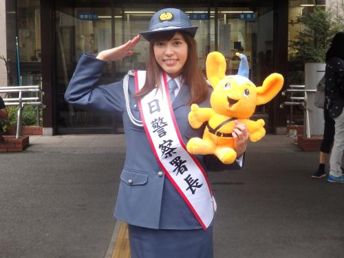 【画像・写真】神田愛花が一日署長　沿道から日村との交際聞かれ「順調です！」