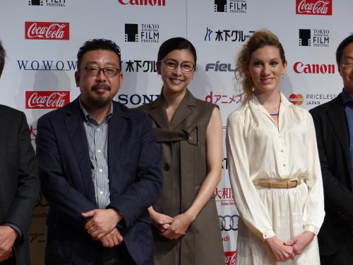 第２８回東京国際映画祭のラインナップ発表会に登場した（左から）中村義洋監督、竹内結子、ブライアリー・ロング