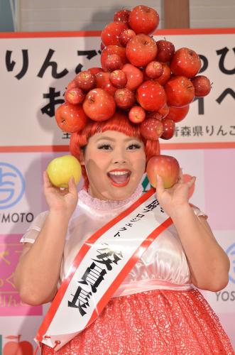 「青森りんごでべっぴん倍増計画」お披露目イベントに参加した渡辺直美