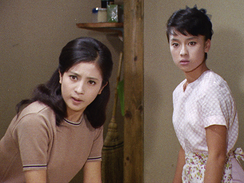 日活のテレビ映画として１９６７年に放送された「ある日わたしは」で姉妹を演じた松原智恵子（左）とジュディ・オング