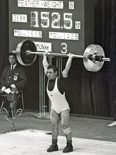 渋谷公会堂のこけら落としとなった１９６４年東京五輪の重量挙げで、金メダルを獲得した三宅義信氏