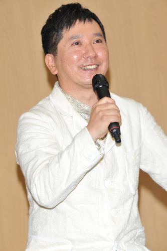 結婚報告記者会見を開いたお笑いコンビ「爆笑問題」の田中裕二