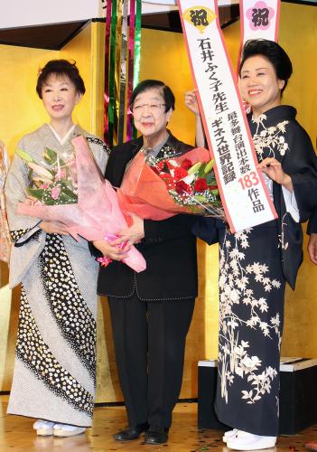 舞台「かたき同志」の制作発表に出席した三田佳子、石井ふく子さん、藤山直美