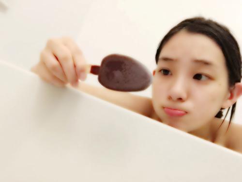 足立梨花がツイッターに公開した入浴写真