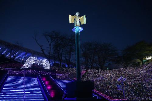 【画像・写真】「ラスボス」小林幸子　紅白復帰予行？地上５メートルで熱唱