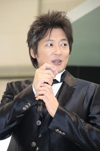 【画像・写真】細川茂樹、ボンドカーに興奮！００７「男が好きなものばかり…」