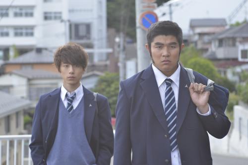 40日で30キロ増量し巨漢の高校生に扮する鈴木亮平 右 ｃ ２０１５映画 俺物語 製作委員会 スポニチ Sponichi Annex 芸能