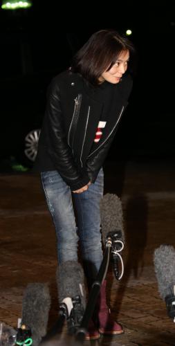 【画像・写真】騒動から９日…田畑智子が仕事復帰　親指付け根１０針縫った