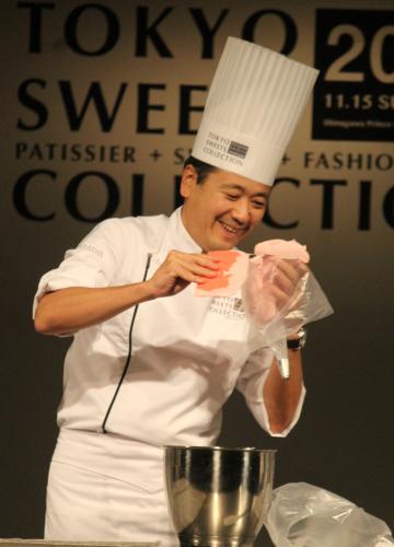 【画像・写真】鎧塚氏　なお美さんとともに…“最期の贈り物”身につけ「今は必死で」