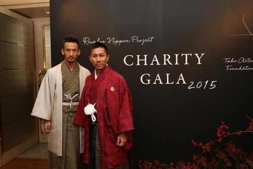 イベントに和装姿で出席した中田英寿氏（左）と前園真聖氏