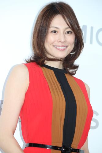 【画像・写真】米倉涼子「エレガント」ワンピ姿で笑顔…離婚質問には無言