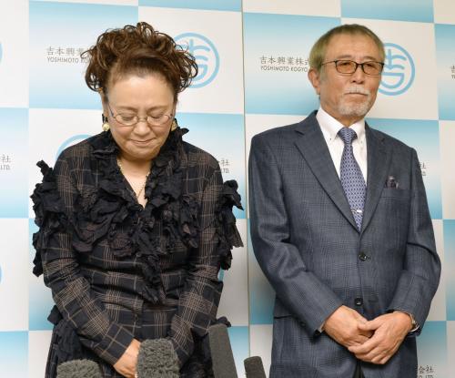 元チャンバラトリオのリーダー山根伸介さんの死去を受け、記者会見する宮川花子（左）と志茂山高也