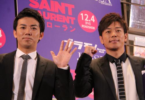 映画「サンローラン」（１２月４日公開）トトークイベントに登場したピースの綾部祐二（左）と陣内智則