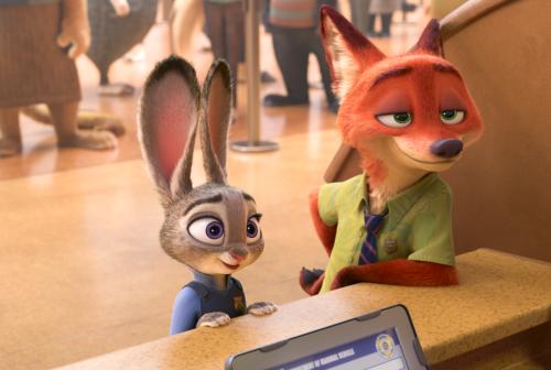 ディズニー・アニメーションの最新映画「ズートピア」のヒロイン、ウサギのジュディ（左）と、キツネの詐欺師のニック（Ｃ）２０１５　Ｄｉｓｎｅｙ．　Ａｌｌ　Ｒｉｇｈｔｓ　Ｒｅｓｅｒｖｅｄ