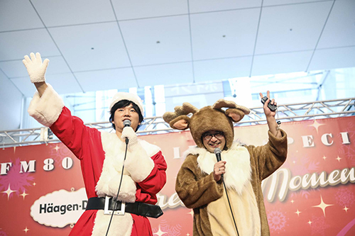 【画像・写真】秦基博　公開生番組でサンタコスプレ、ファンから「ダンス踊って」