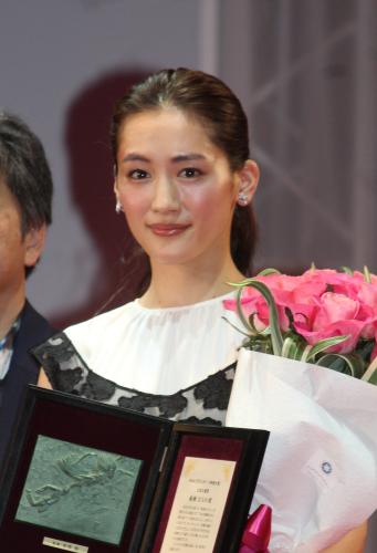 「第２８回日刊スポーツ映画大賞」受賞式に出席した綾瀬はるか