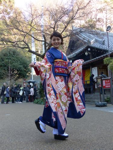 【画像・写真】平山あや　おみくじ凶も開き直り　今年は「婚活します！」