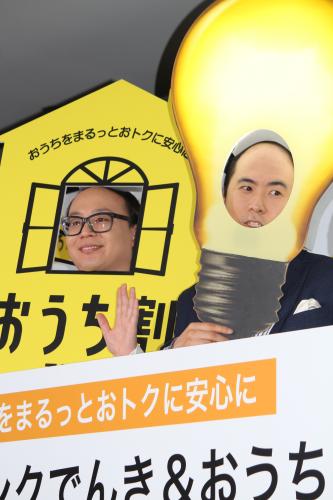 ソフトバンク新サービス発表会に出席したトレンディエンジェルのたかし（左）と斎藤司
