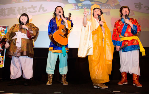 映画「西遊喜」の初日舞台あいさつを行った（右から）吉田裕、すっちー、松浦真也、酒井藍