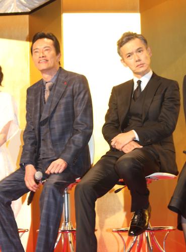 連続ドラマ「お義父（とう）さんと呼ばせて」制作発表に出席した遠藤憲一（左）と渡部篤郎