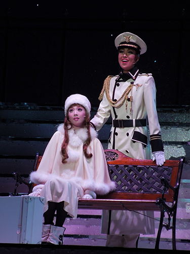 【画像・写真】ディズニー名曲続々　星組公演開幕、北翔海莉の圧巻歌唱で魅せた