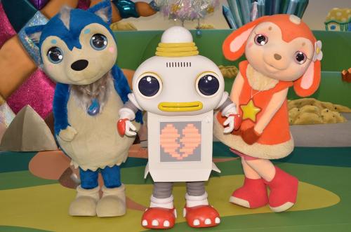 「おかあさんといっしょ」の新ぬいぐるみ人形劇「ガラピコぷ～」の（左から）ムームー、ガラピコ、チョロミー