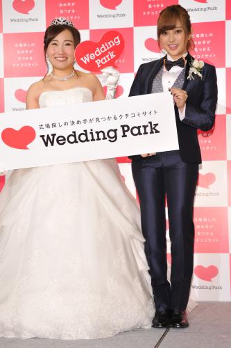 「ウエディングパーク」オリジナルダンス動画発表会に出席したキンタロー。（左）と菊地亜美