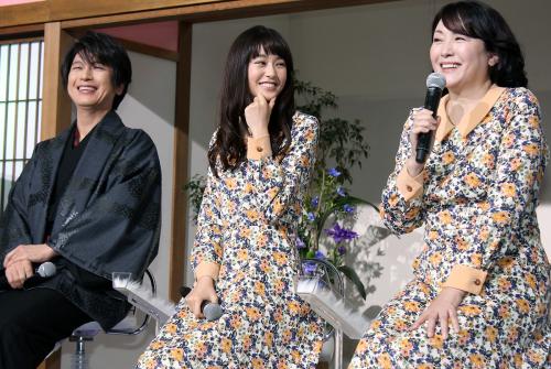 テレビ朝日ドラマ「スミカスミレ」制作発表に出席した（左から）及川光博、桐谷美玲、松坂慶子