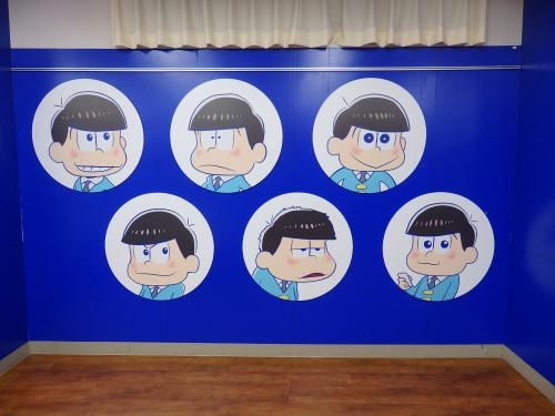 昨年１１月にアニメイト池袋本店で行われた「おそ松さんミュージアム」で展示された六つ子のパネル