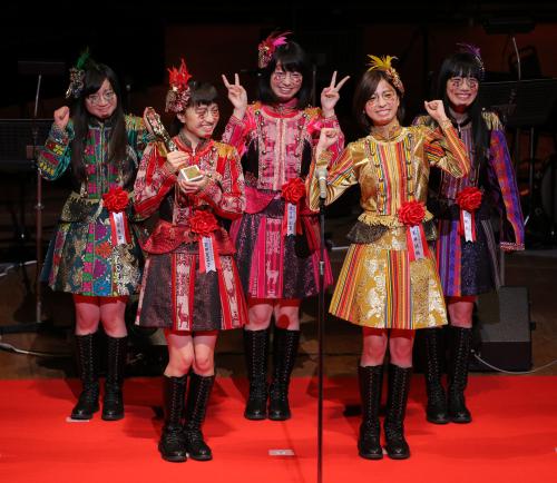 【画像・写真】ももクロにファン賞　バラ花メークで喜び表現