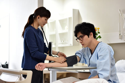 【画像・写真】柄本佑　綾瀬はるかと１２年ぶり共演を喜ぶ「同級生に再会した感じ」