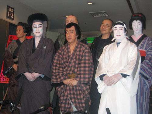 ０６年３月、コクーン歌舞伎「四谷怪談」の初日を迎えた中村勘三郎さん（中央）ら