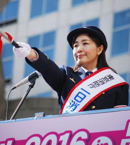 【画像・写真】「心構えを大切に」菊池桃子が一日消防署長