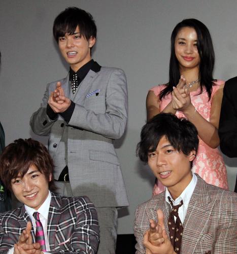 映画 復讐したい 舞台あいさつを行った 後列左から時計回りに ｂｏｙｓ ａｎｄ ｍｅｎ の水野勝と高橋メアリージュン 吉原雅斗 本田剛文 スポニチ Sponichi Annex 芸能